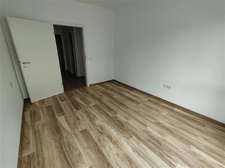 Apartament cu 2 camere decomandat în Tractorul