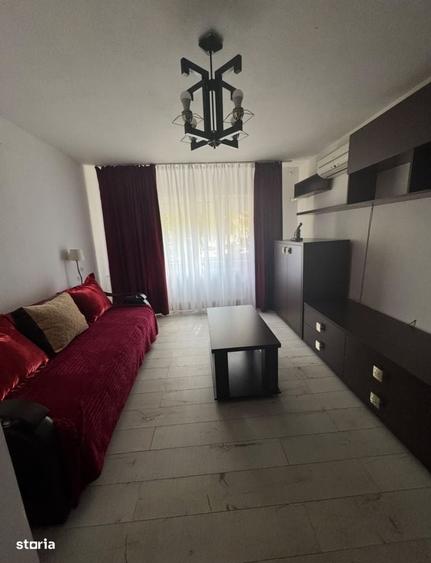 Apartament cu 2 camere decomandat în Rovine