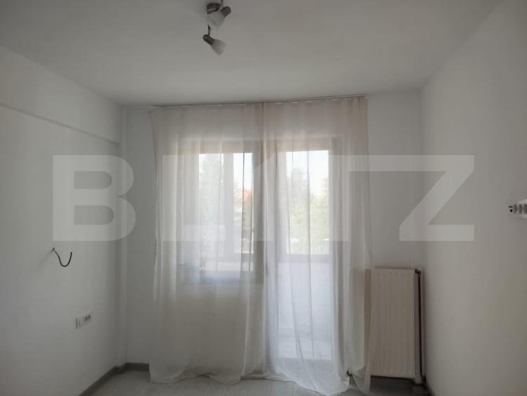 Apartament cu 3 camere decomandat, mobilat în Tractorul