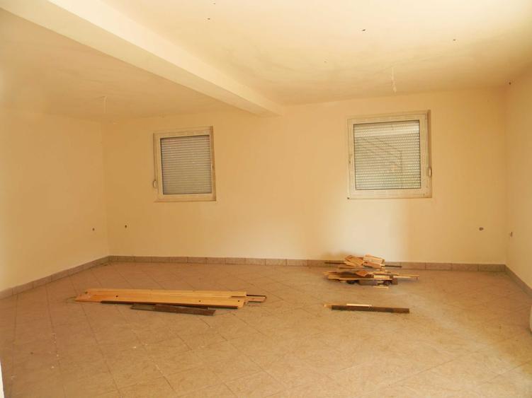 Casă cu 3 camere în Groșeni
