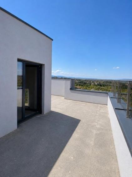 Casă individuală cu 5 camere cu Teren 450 Mp în Dezmir