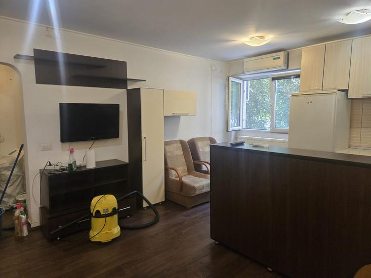 Apartament cu 2 camere decomandat în Berceni