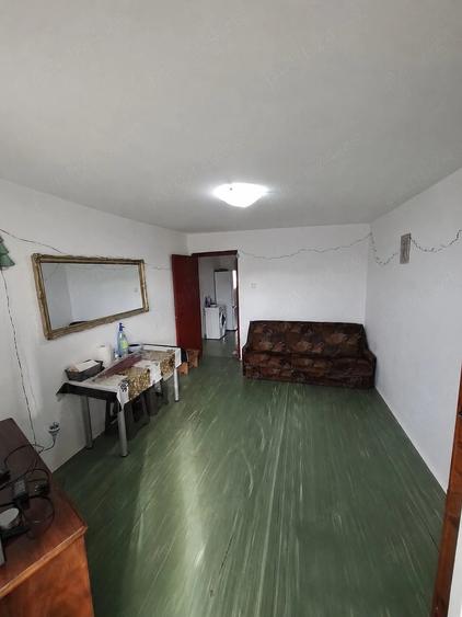 Apartament cu 2 camere decomandat în Titan