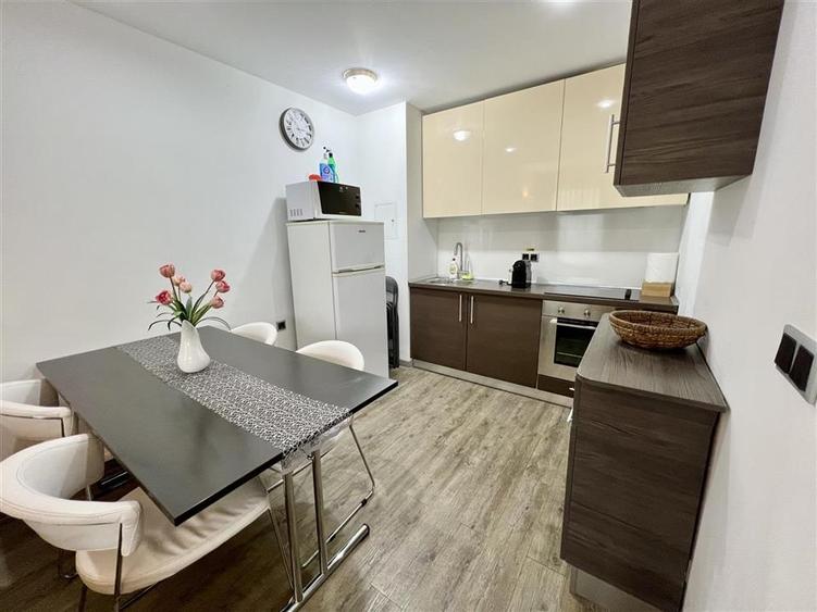 Apartament cu 3 camere decomandat, mobilat în Poiana Brașov