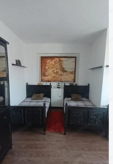 Casă cu 4 camere cu Teren 300 Mp în Central