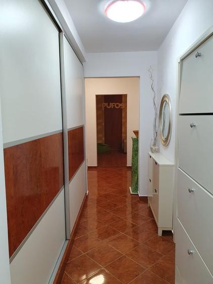 Apartament cu 3 camere decomandat în Apusului