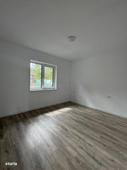 Casă cu 4 camere cu Teren 559 Mp în Micești