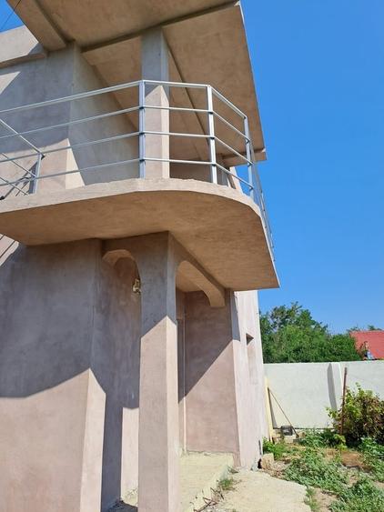 Casă cu 5 camere cu Teren 5600 Mp în Potlogi