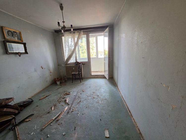 Apartament cu 3 camere semidecomandat în 1 Decembrie 1918