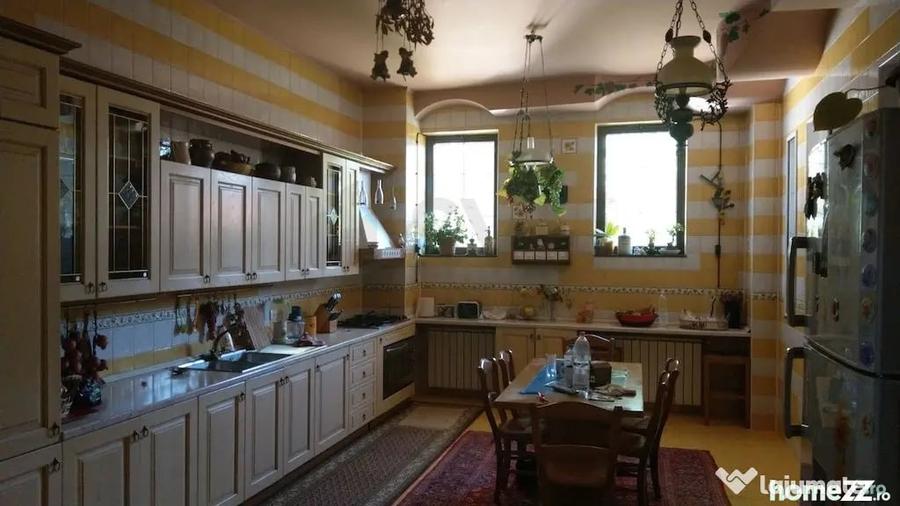 Casă cu 7 camere cu Teren 400 Mp în Cotroceni