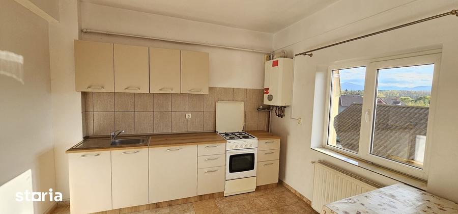 Apartament cu 2 camere decomandat în Valea Aurie