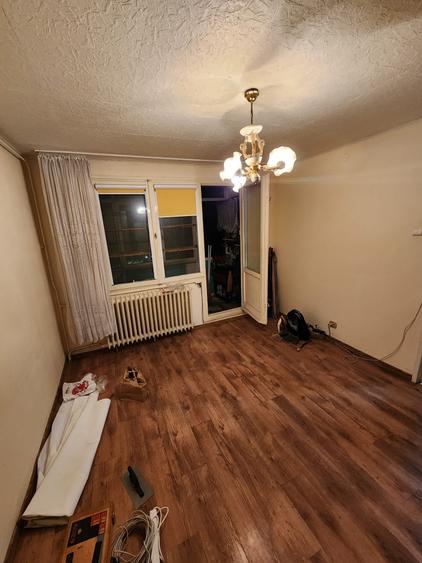 Apartament cu 4 camere decomandat în Berceni