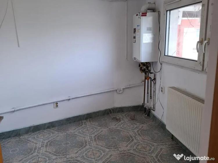 Casă cu 5 camere în Fundeni