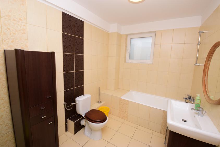 Casă individuală cu 5 camere cu Canalizare în Apărătorii Patriei