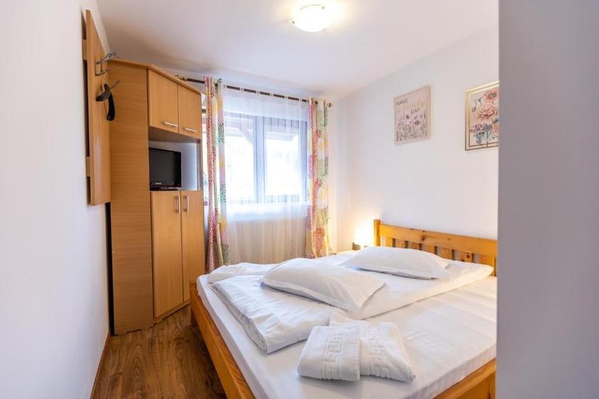 Duplex cu 10 camere cu Teren 250 Mp în Zamora