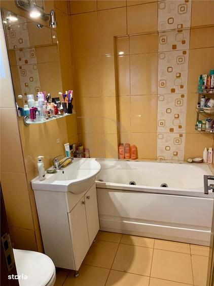 Apartament cu 3 camere decomandat în Centru Civic