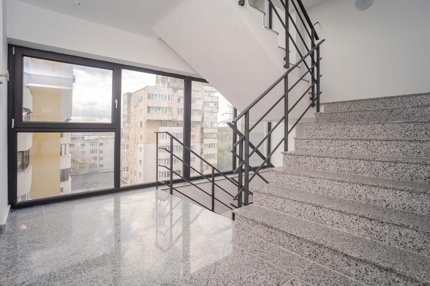 Apartament cu 3 camere decomandat în Nicolina