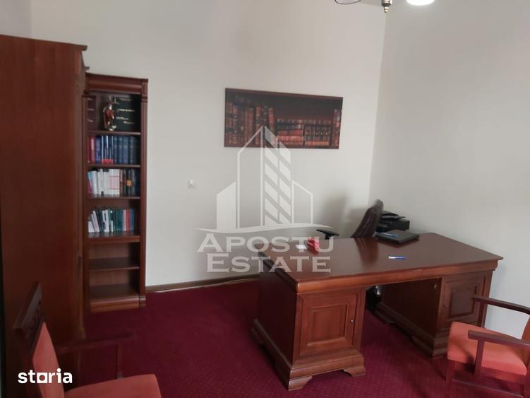 Apartament cu 3 camere în P-ța Unirii