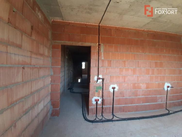 Casă cu 5 camere cu Teren 300 Mp în Ghiroda
