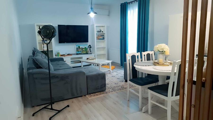 Apartament cu 2 camere decomandat în Central
