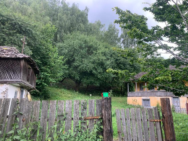 Casă individuală cu 2 camere cu Teren 3279 Mp în Mățău