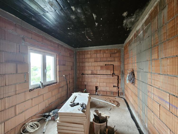 Duplex cu 3 camere cu Canalizare în Giarmata