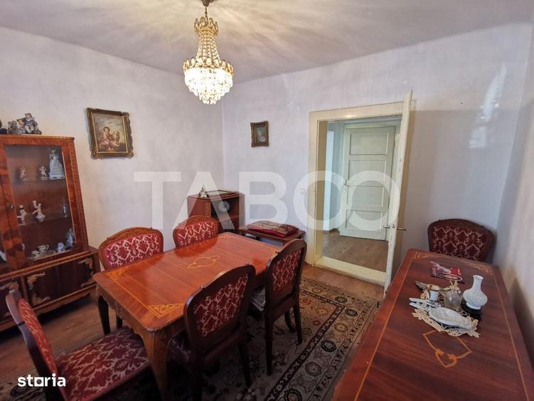 Casa cu 2 camere decomandate 335 mp teren in zona Parcul Tineretului - 1
