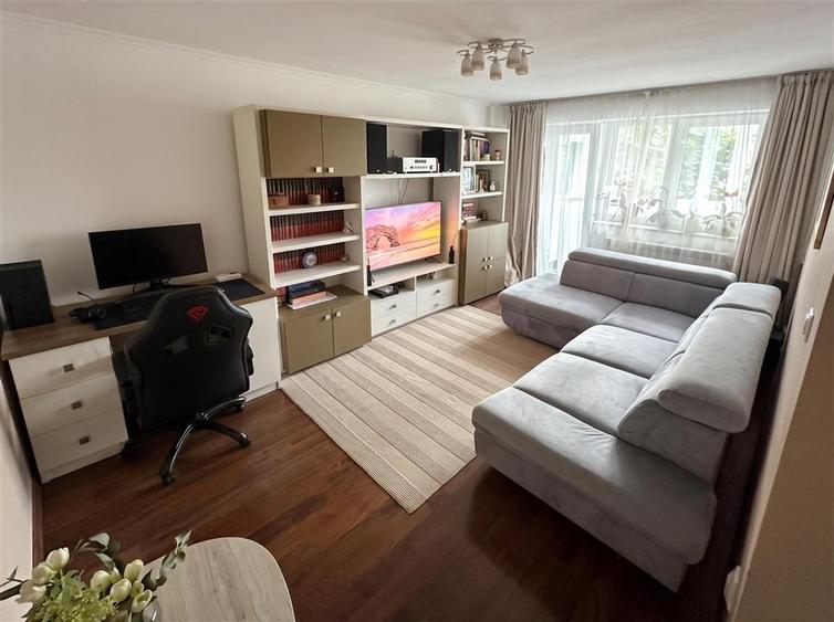Apartament cu 3 camere decomandat, mobilat în George Enescu
