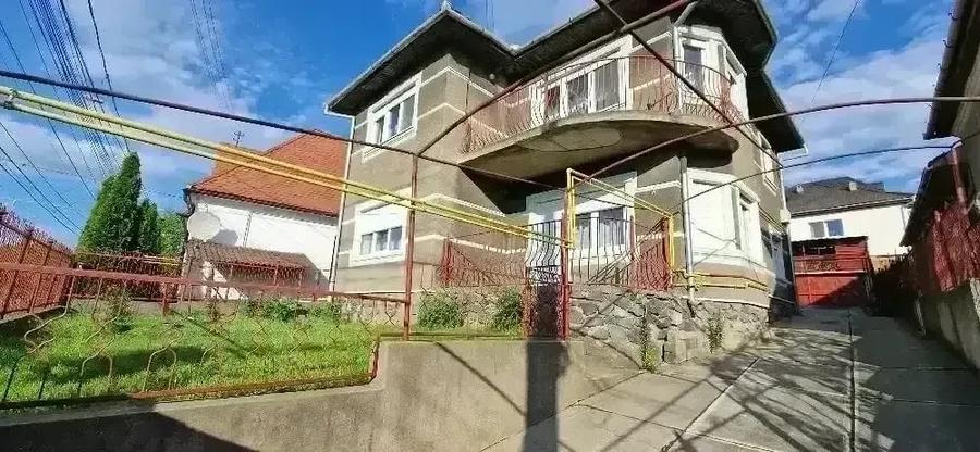 Casă cu 3 camere cu Teren 500 Mp în Central