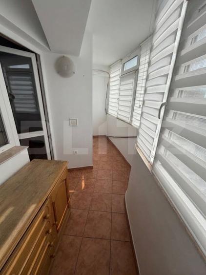 Apartament cu 4 camere decomandat, mobilat în Micro 20