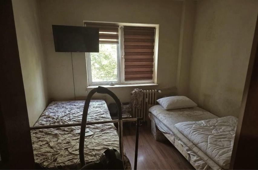 Apartament cu 4 camere decomandat în Rovine