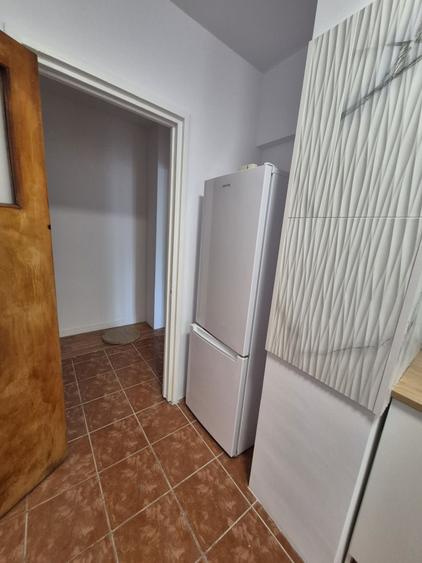 Apartament cu 4 camere semidecomandat în Colentina