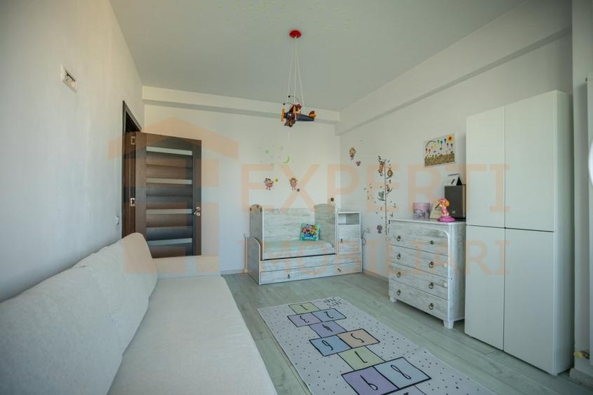 Apartament cu 3 camere decomandat, mobilat în Faleza Nord
