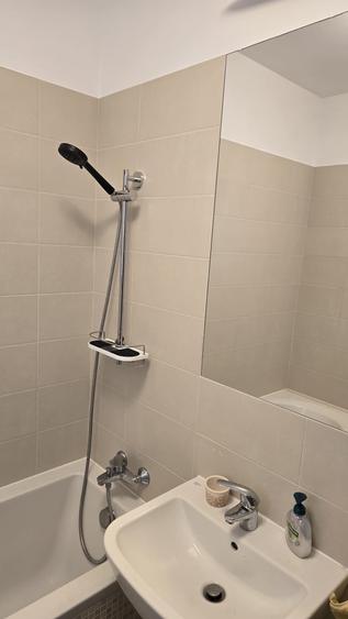 Apartament cu 4 camere decomandat în Băneasa