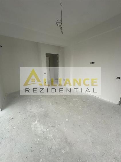 Casă individuală cu 3 camere decomandat cu Canalizare în Central
