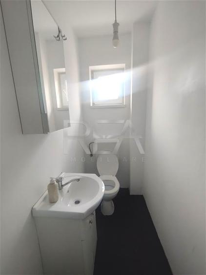 Apartament cu 3 camere decomandat, mobilat în Titan