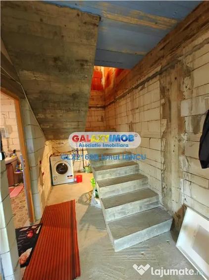 Casă cu 10 camere cu Teren 560 Mp în Clinceni