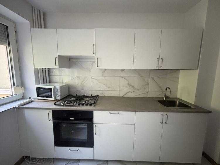 Apartament cu 2 camere semidecomandat, mobilat în Titan