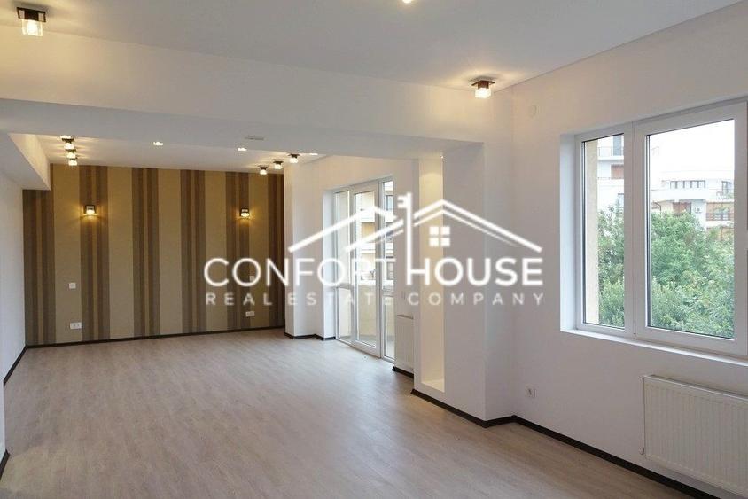 Duplex cu 8 camere cu Canalizare în Iancu Nicolae
