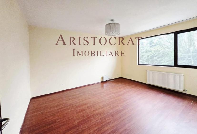 Casă cu 5 camere cu Canalizare în Corbeanca