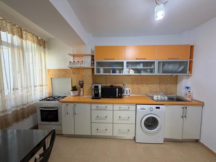 Apartament cu 2 camere decomandat, mobilat în Central