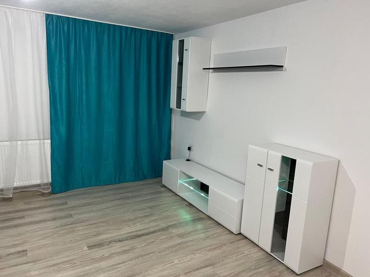 Apartament cu 2 camere semidecomandat în Exterior Sud