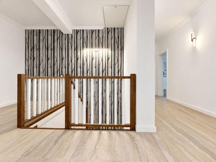 Casă individuală cu 7 camere cu Canalizare în Aradului