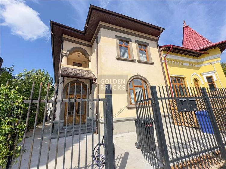 Casă individuală cu 5 camere cu Canalizare în P-ța Unirii