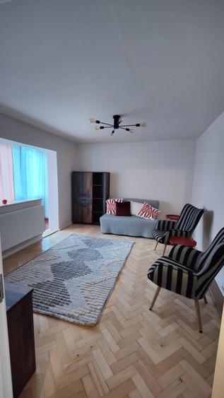 Apartament cu 3 camere, mobilat în Torontalului
