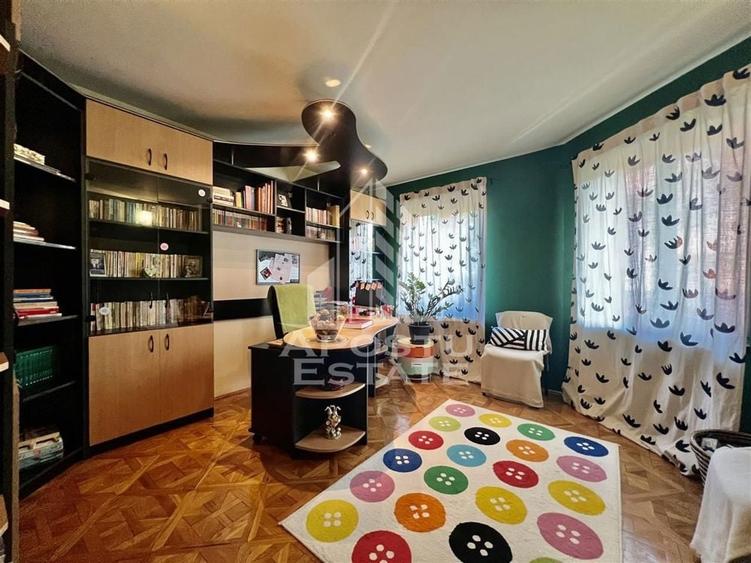Casă cu 9 camere cu Teren 1344 Mp în Grădiște