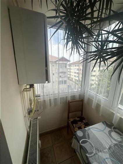 Apartament cu 3 camere decomandat, mobilat în Lipovei