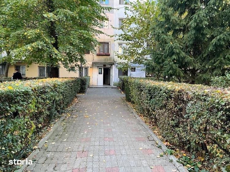 Apartament cu 3 camere semidecomandat în Micro 5
