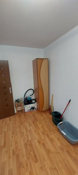 Apartament cu 3 camere semidecomandat în Exterior Vest