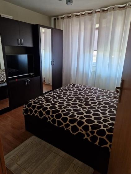Apartament cu 3 camere decomandat, mobilat în Central